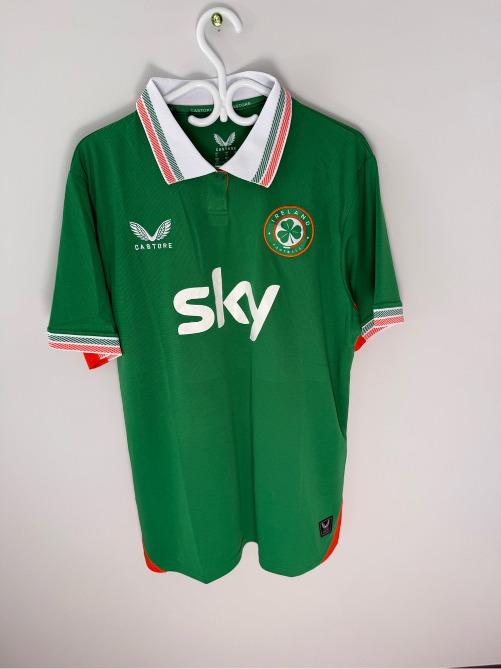 Castore Green Ireland Short Sleeve Football Jersey with Sky Sponsor